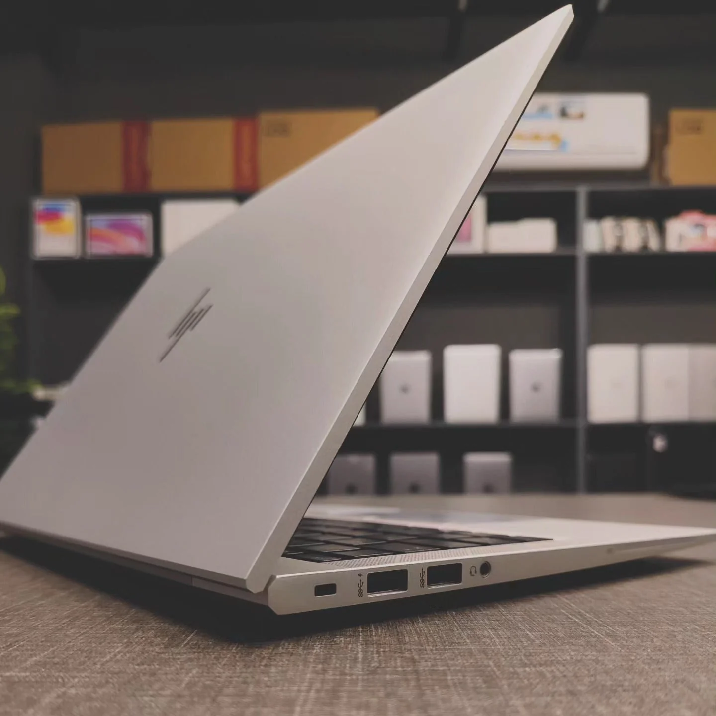 HP EliteBook 840 G8 Lateral